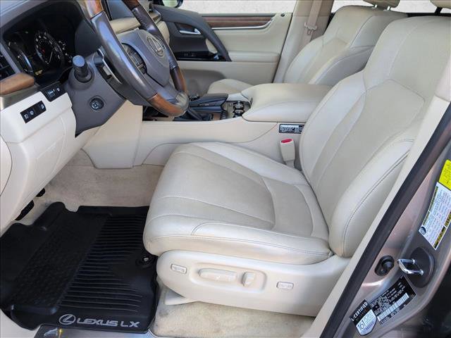 Used 2021 Lexus LX 570 4WD w/ Luxury Package image 17