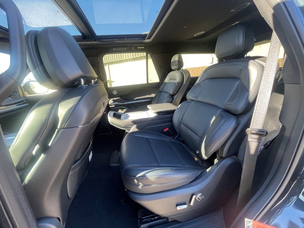 New 2025 Lincoln Navigator Reserve w/ Jet Appearance Package image 16