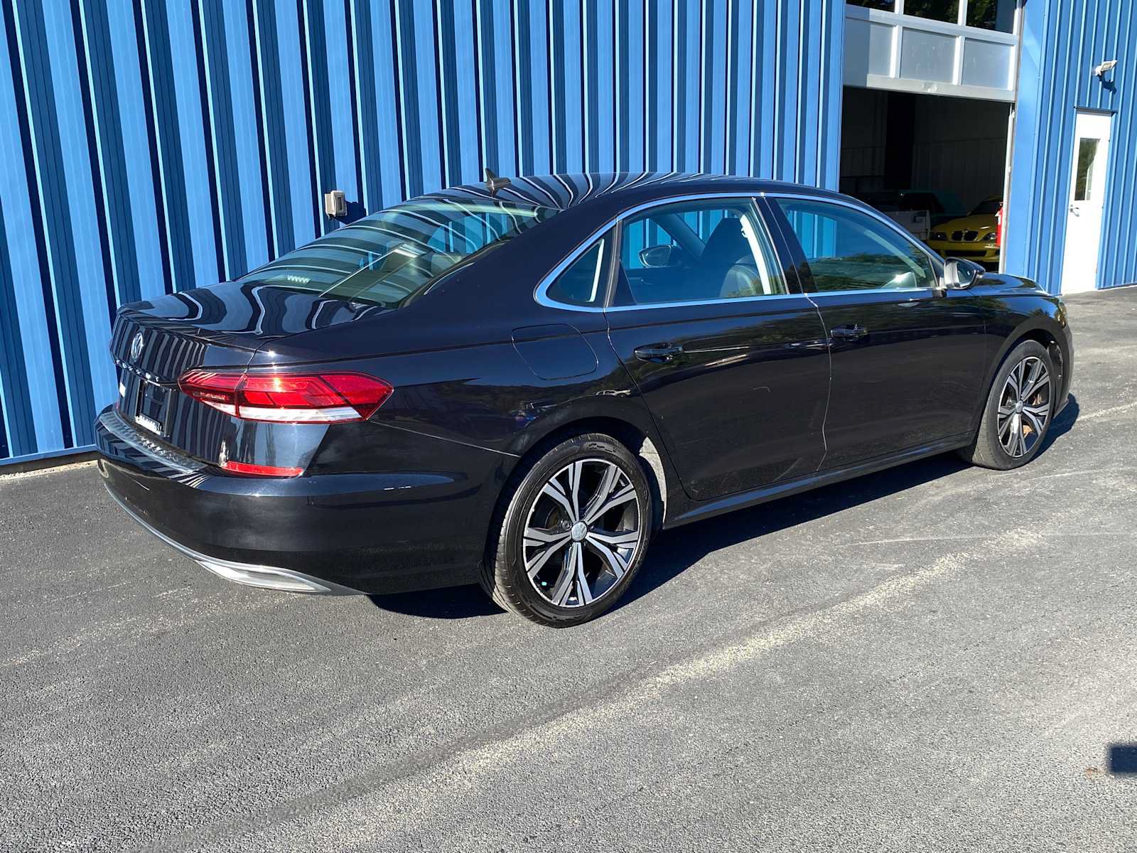 Used 2021 Volkswagen Passat 2.0T SE FWD image 4
