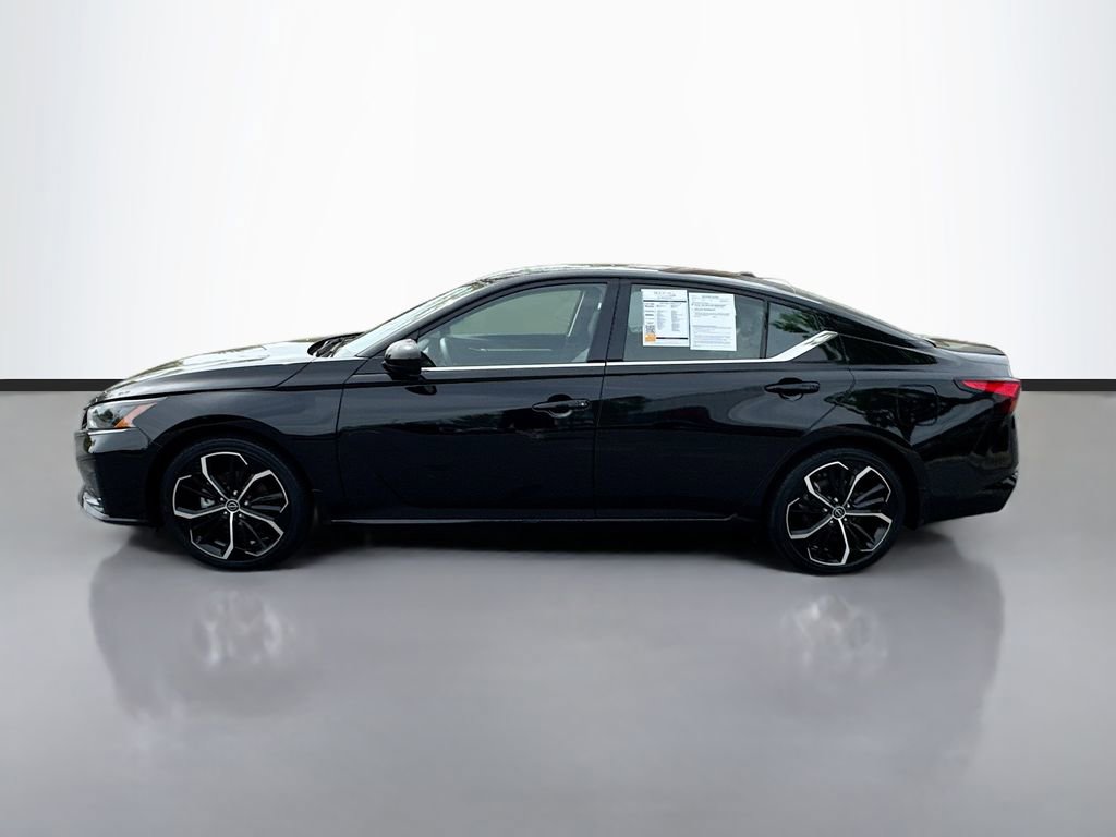 Used 2023 Nissan Altima 2.5 SR w/ SR Premium Package image 4