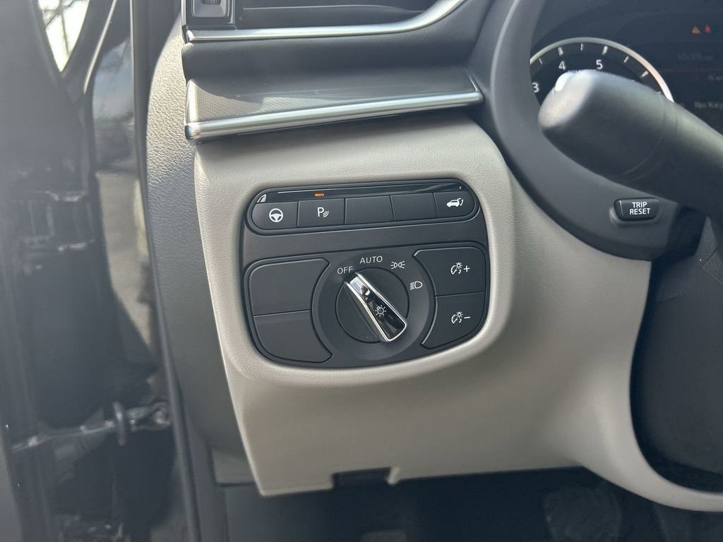 Certified 2025 INFINITI QX50 Luxe image 17