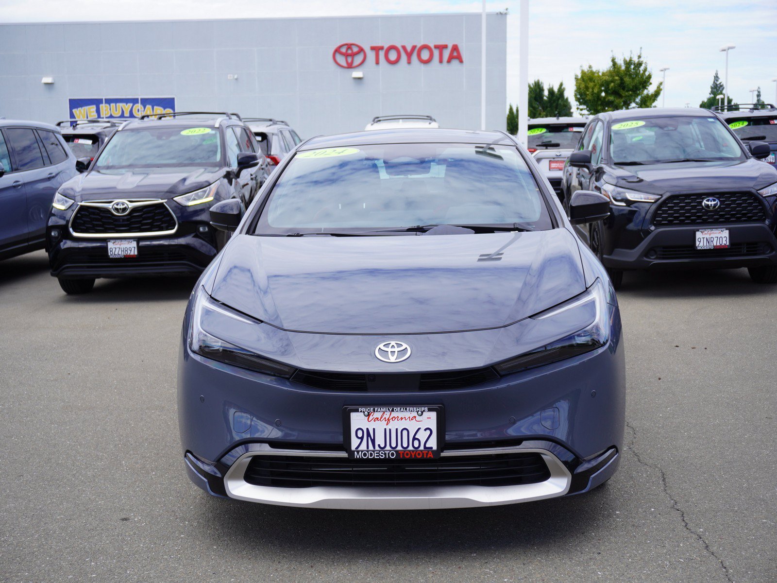 Used 2024 Toyota Prius Prime Premium w/ Advanced Technology Package FWD image 6