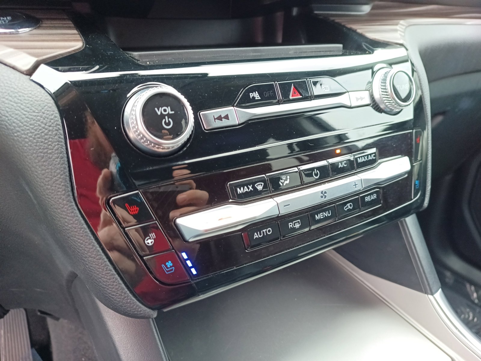 Used 2023 Ford Explorer Limited image 16