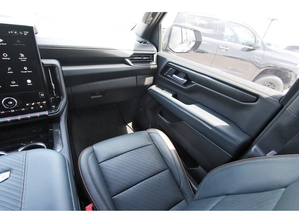 Used 2025 GMC Yukon AT4 w/ AT4 Premium Package AWD/4WD image 10
