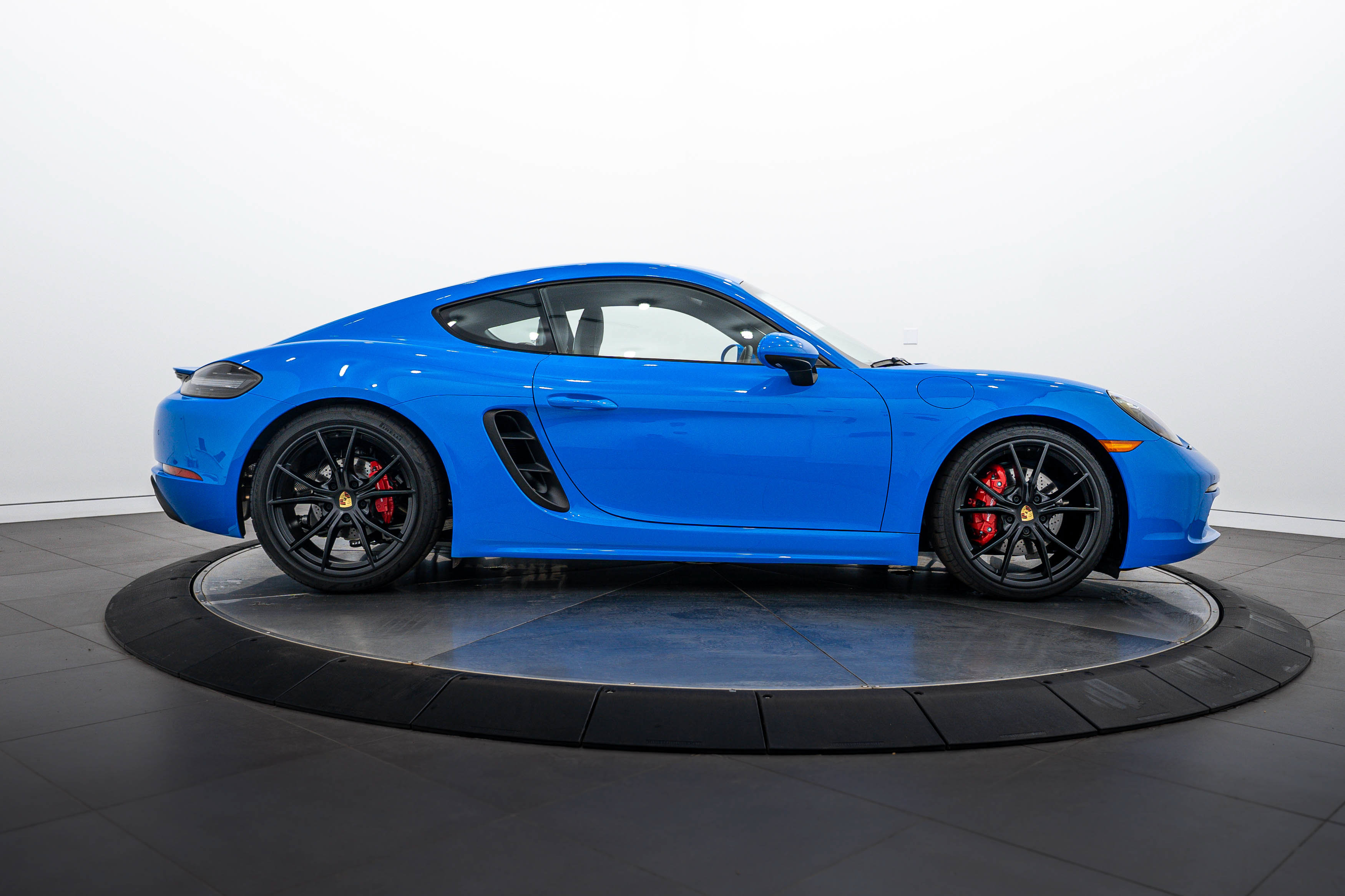 Certified 2025 Porsche 718 Cayman S RWD image 8