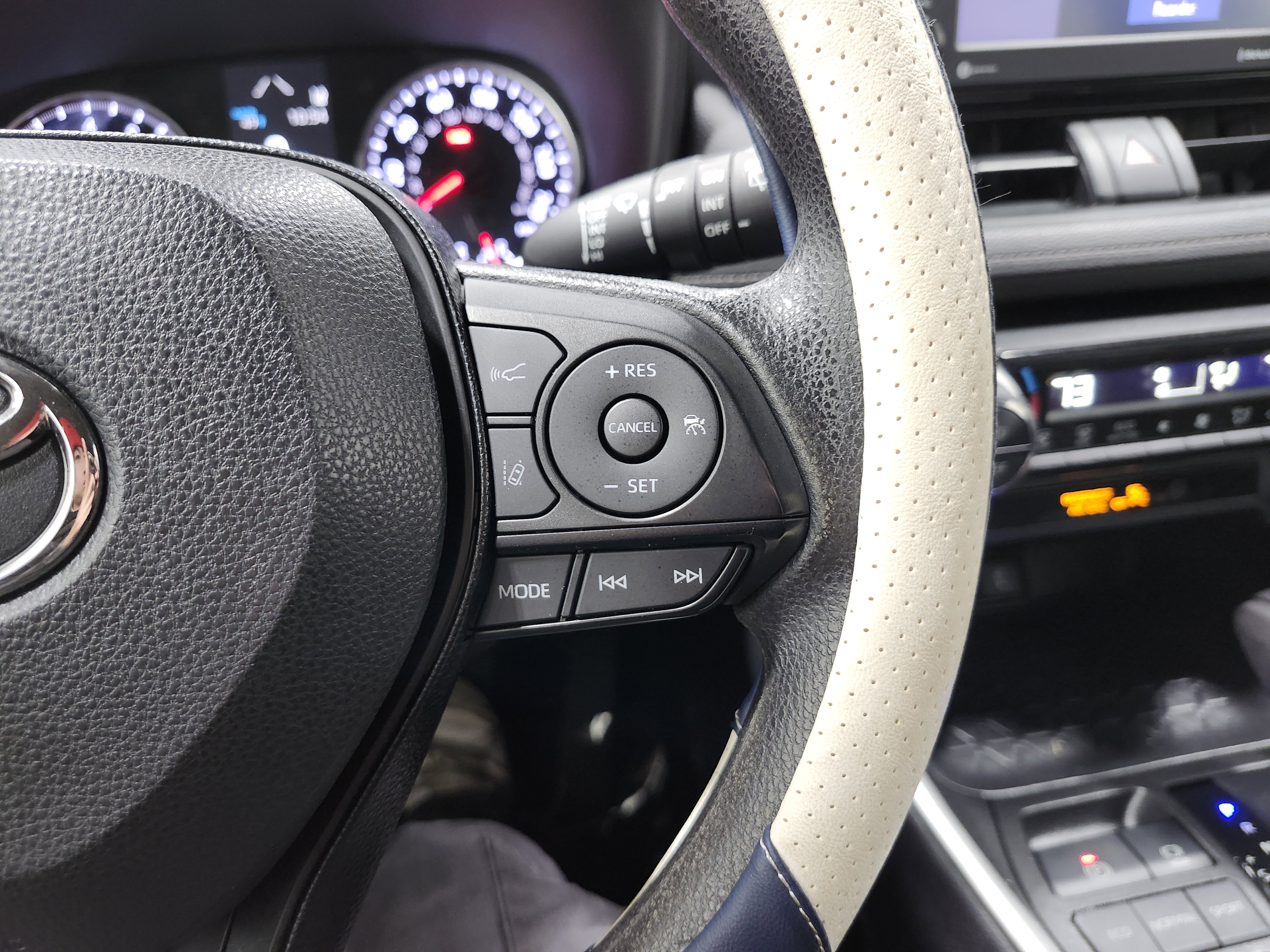 Used 2021 Toyota RAV4 XLE image 34