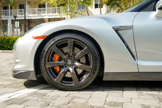 Used 2010 Nissan GT-R Premium AWD/4WD image 13