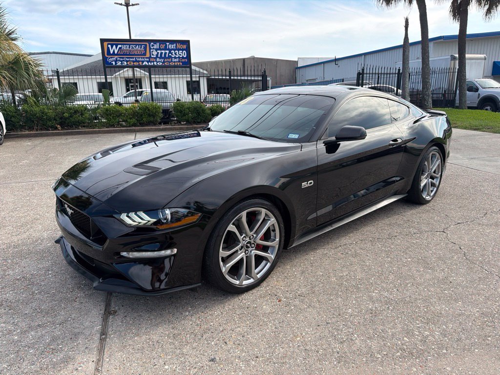 Used 2018 Ford Mustang GT Premium w/ Equipment Group 401A RWD image 2