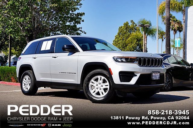 Used 2023 Jeep Grand Cherokee Laredo RWD image 1