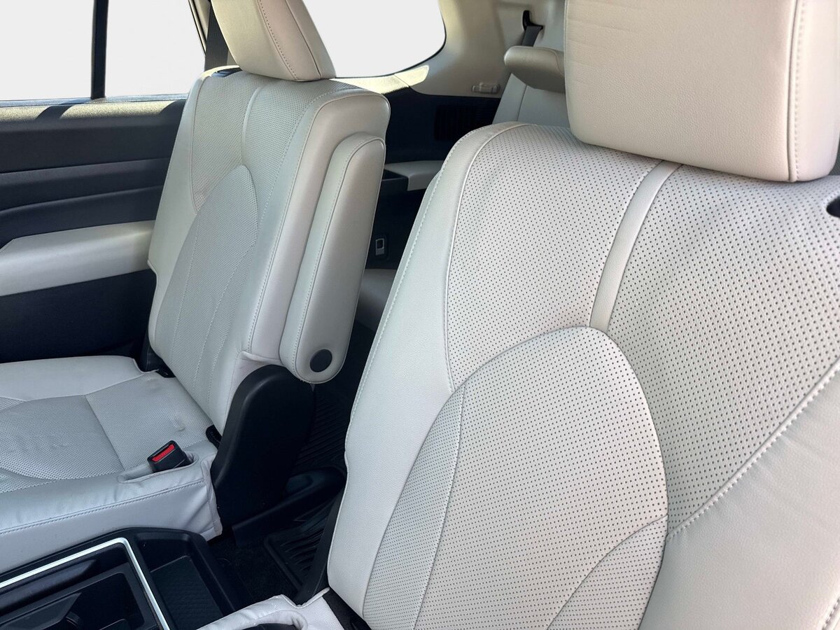 Used 2024 Toyota Grand Highlander FWD image 12