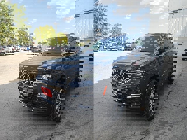 New 2025 Jeep Grand Cherokee Limited image 3