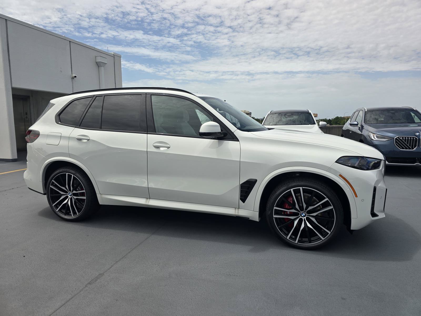 New 2026 BMW X5 sDrive40i w/ M Sport Package RWD image 2