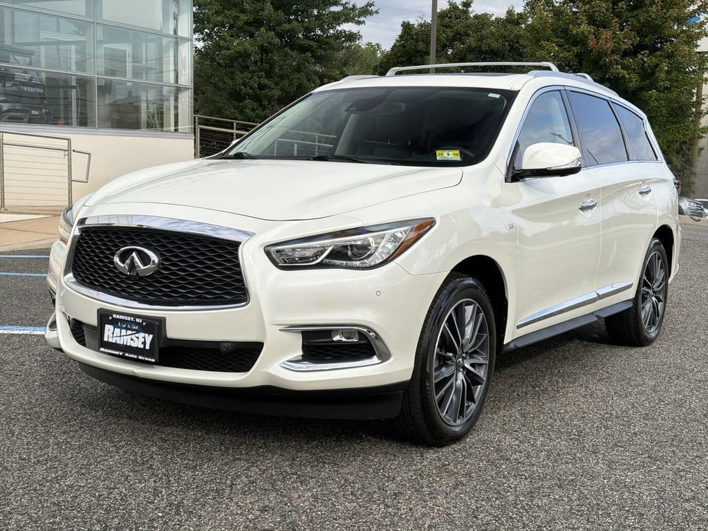 Used 2017 INFINITI QX60 Luxe w/ Deluxe Technology Package AWD/4WD image 1