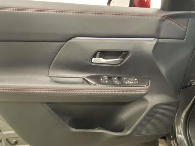New 2026 Nissan Kicks SR w/ Cold Weather Package FWD image 13