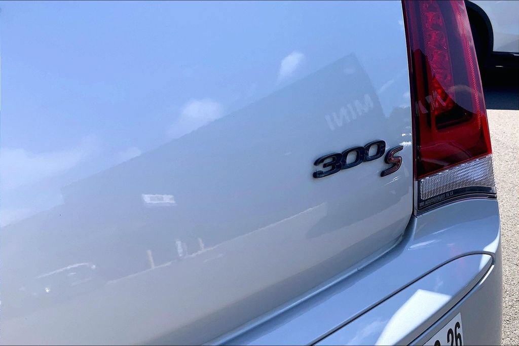 Used 2022 Chrysler 300 S RWD image 8
