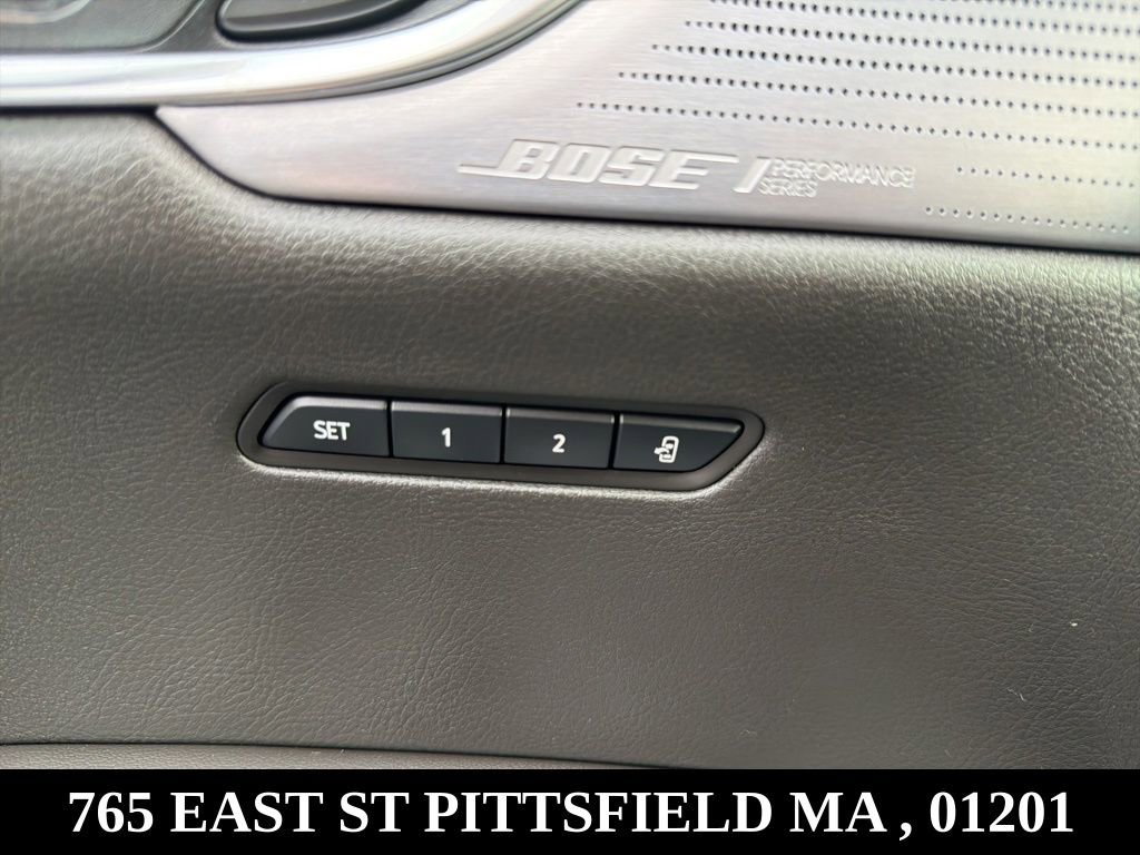 Used 2024 Cadillac XT6 Sport w/ Technology Package image 18