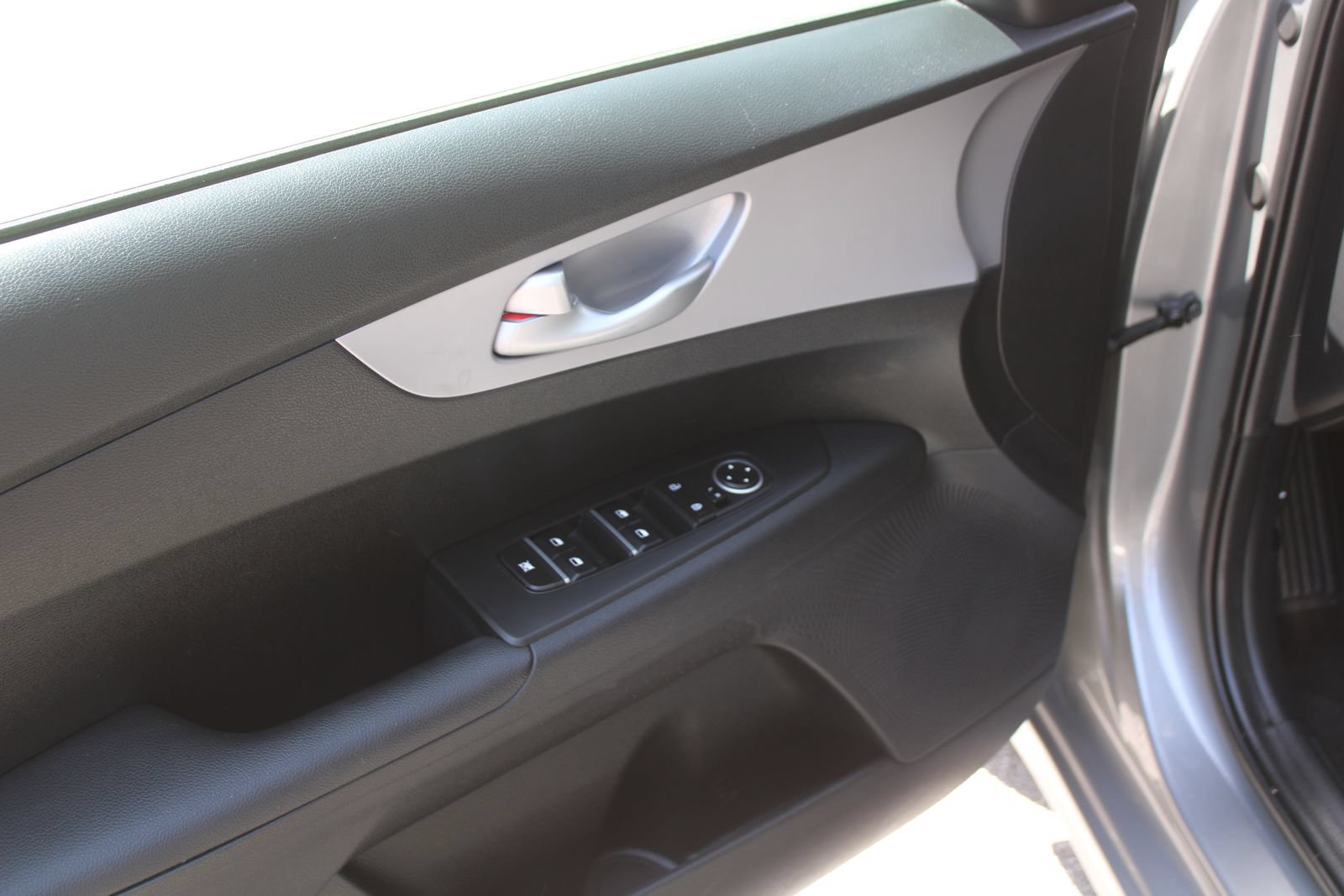 Certified 2024 Kia Forte LXS FWD image 17