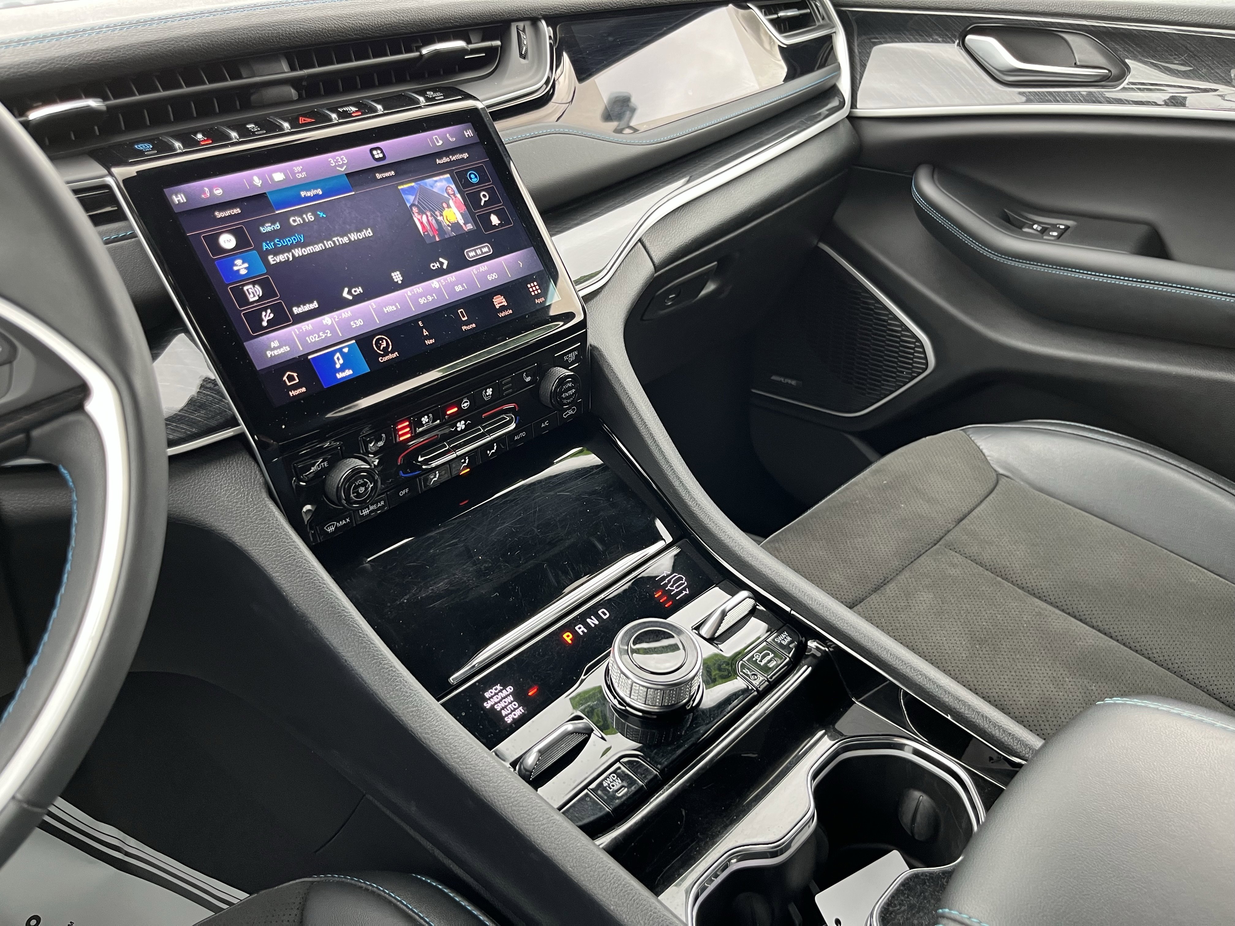 Used 2023 Jeep Grand Cherokee Trailhawk image 28