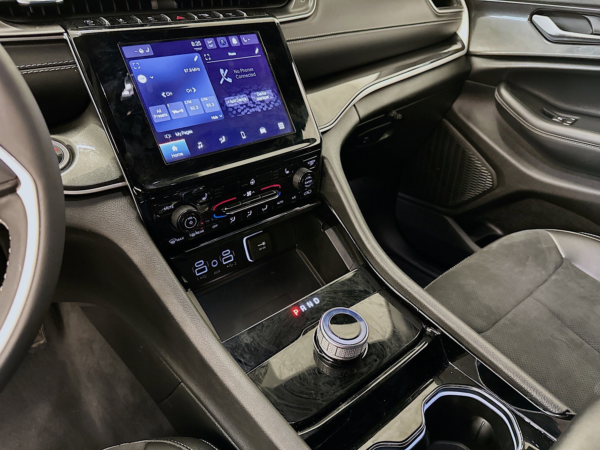 Used 2023 Jeep Grand Cherokee Altitude image 25