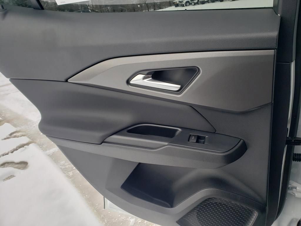 New 2026 Chevrolet Equinox EV LT image 15