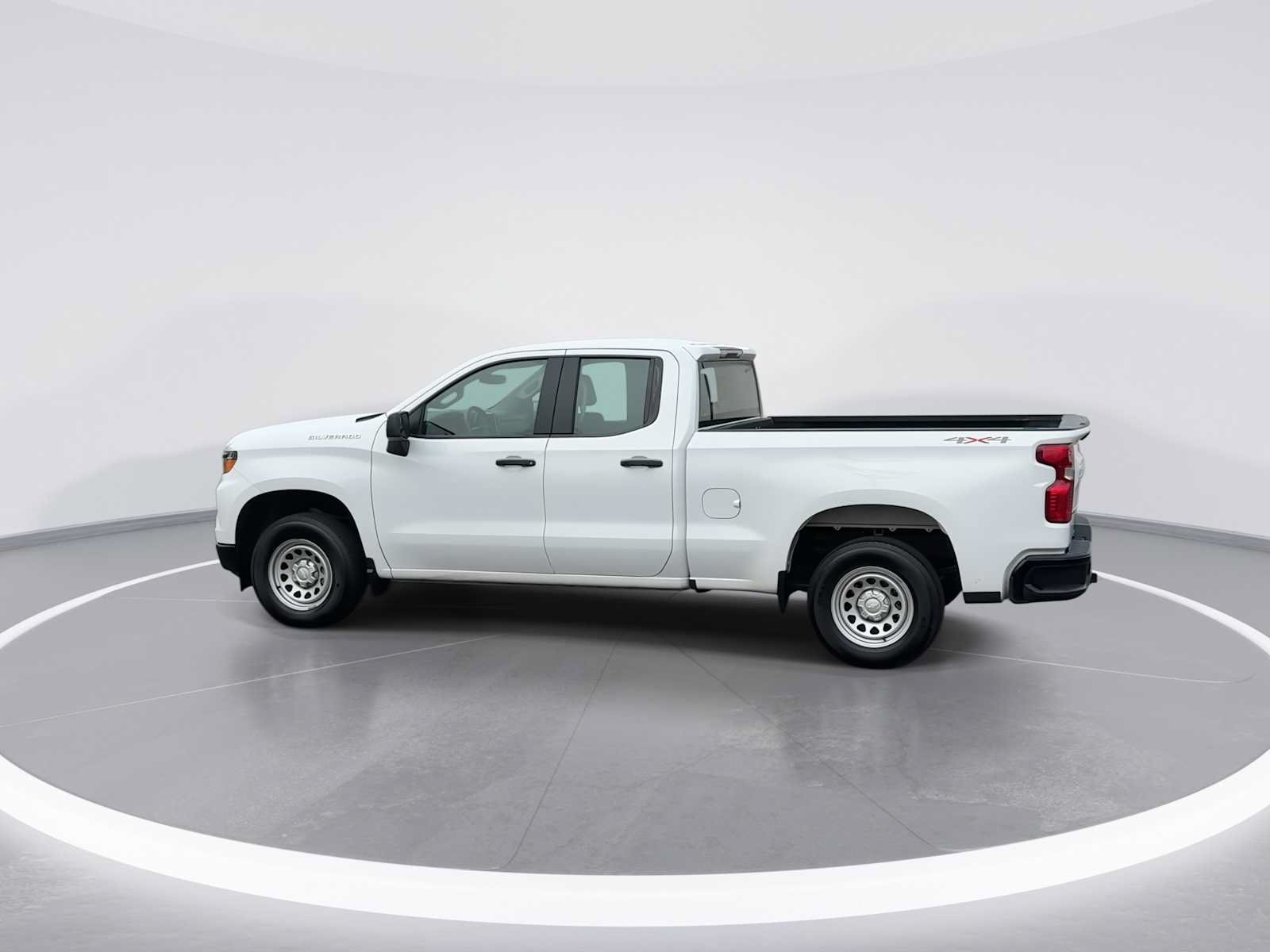 Used 2023 Chevrolet Silverado 1500 W/T w/ Trailering Package AWD/4WD image 5