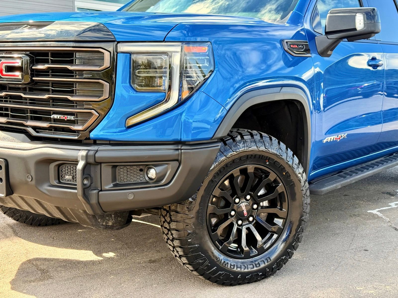 Used 2023 GMC Sierra 1500 AT4X image 10