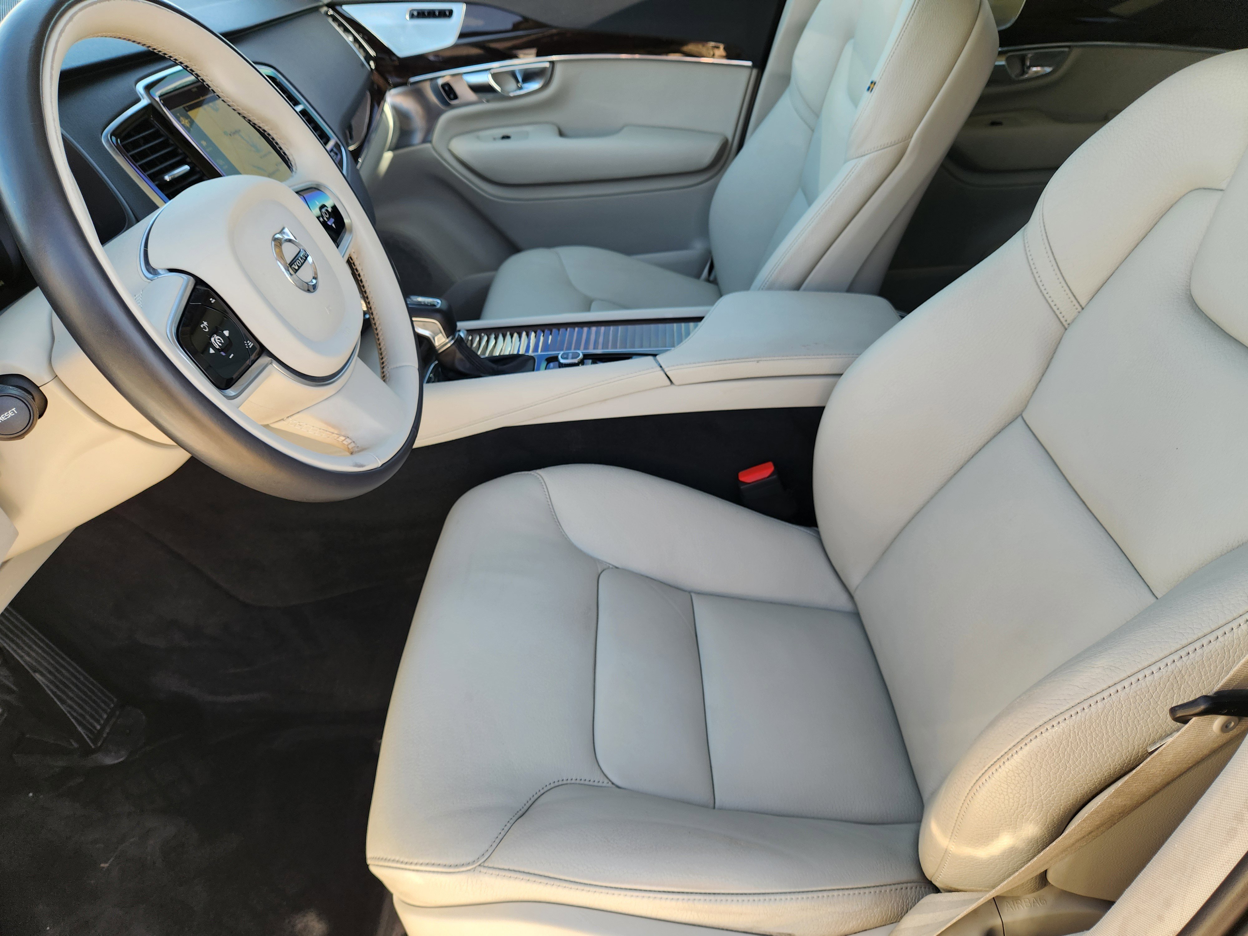 Used 2017 Volvo XC90 T6 Momentum w/ Vision Package image 14