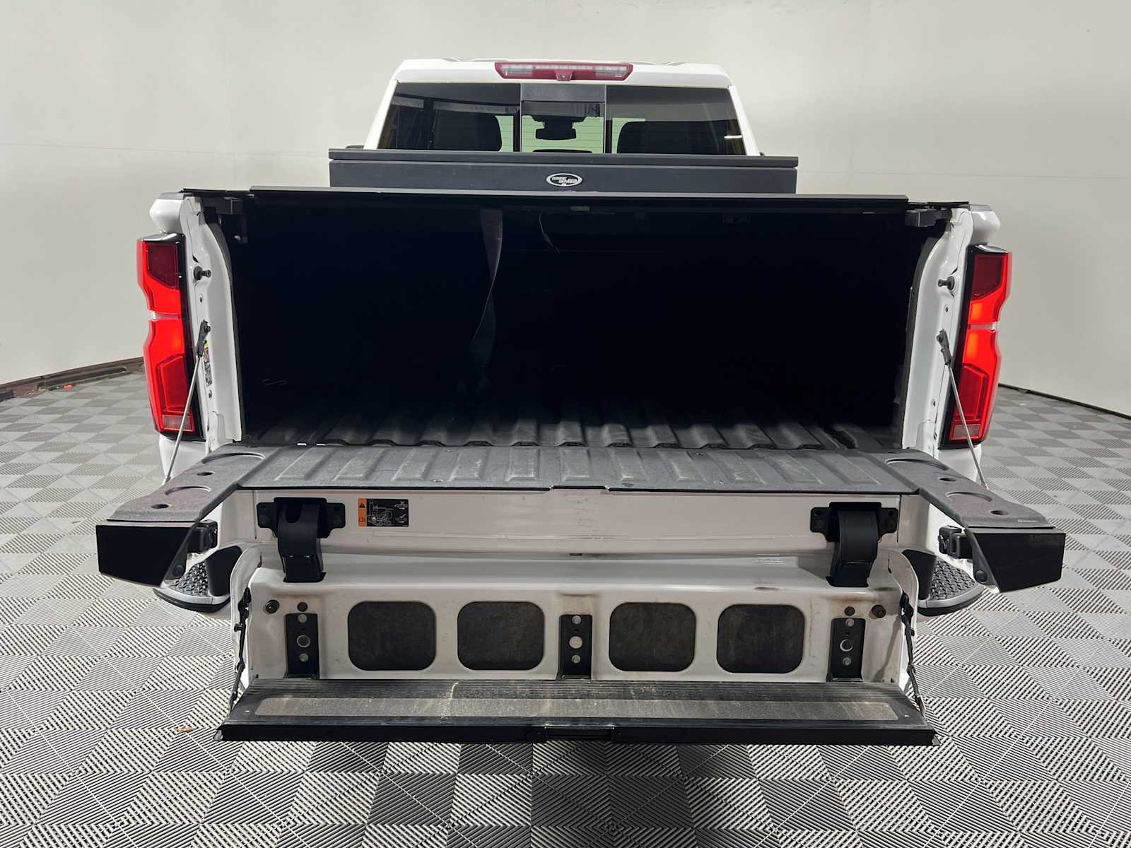 Used 2024 Chevrolet Silverado 2500 High Country w/ LPO, Dark Essentials Package AWD/4WD image 22