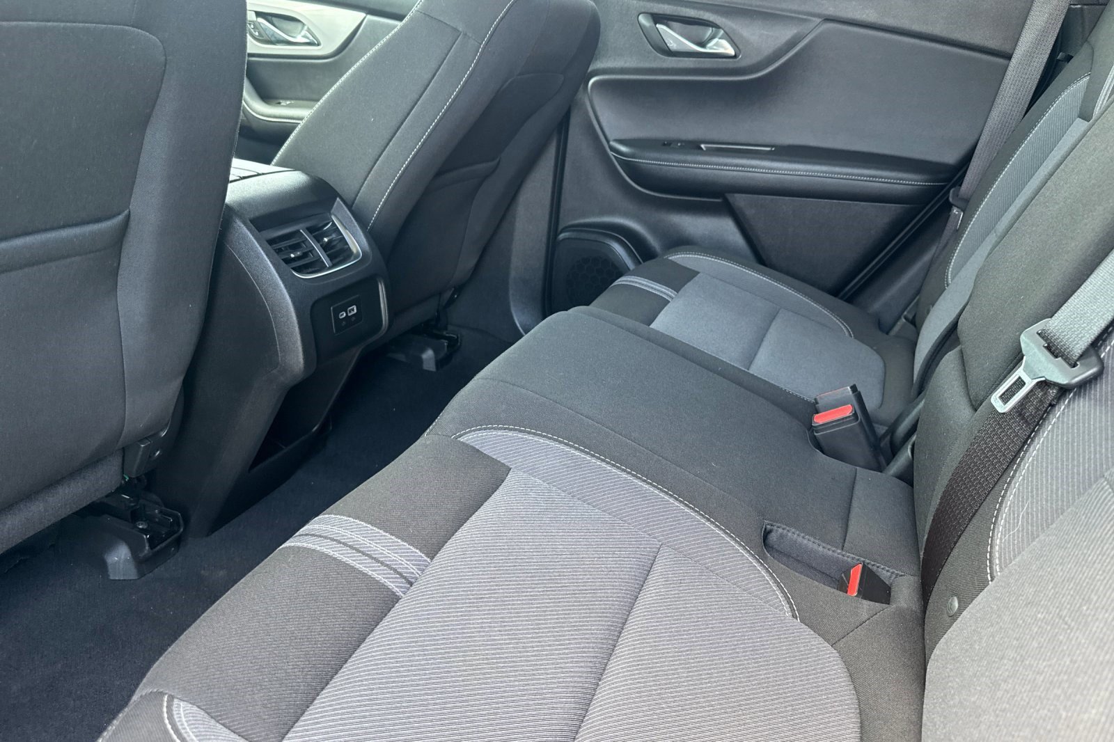 Used 2025 Chevrolet Blazer LT image 27