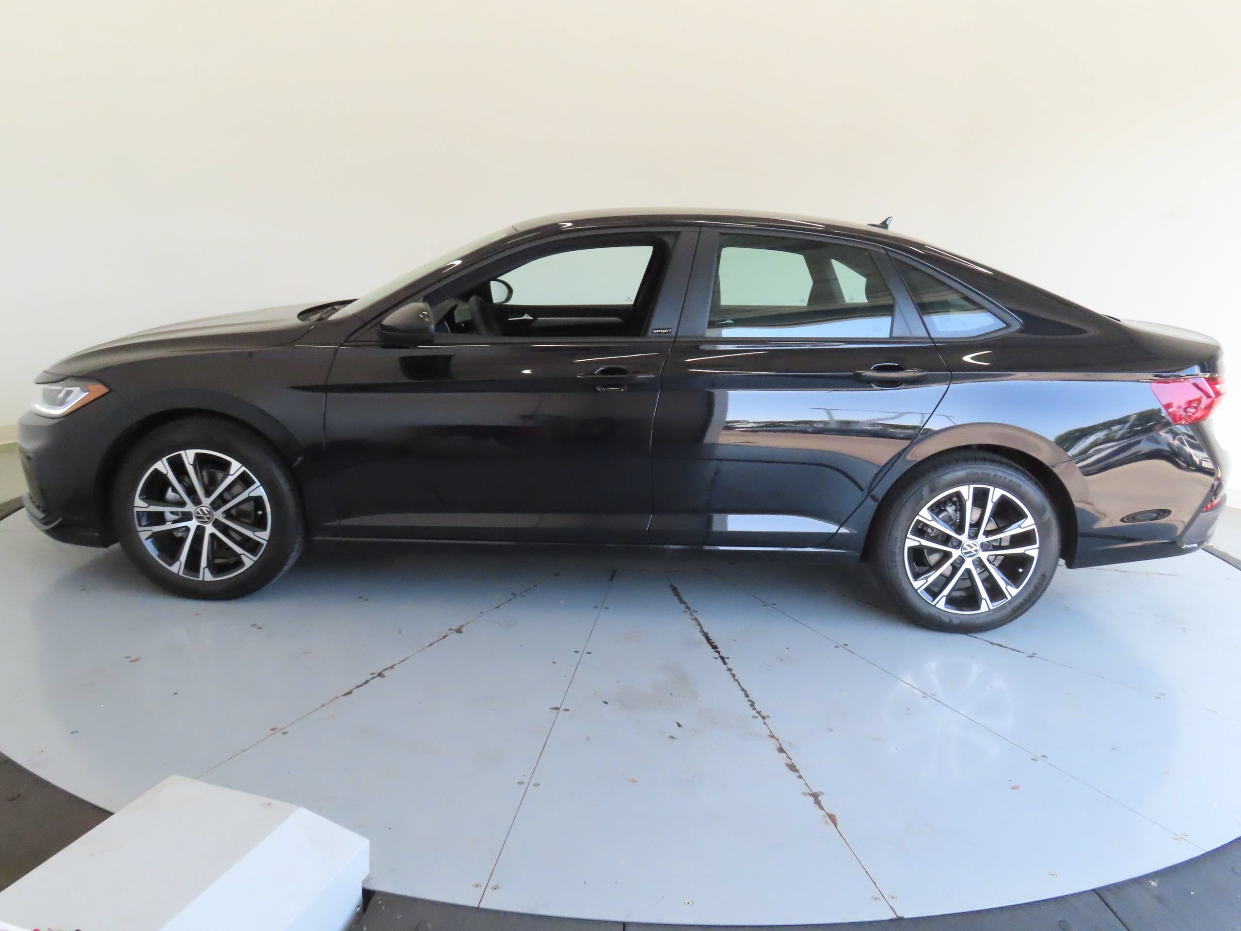 New 2026 Volkswagen Jetta Sport FWD image 7