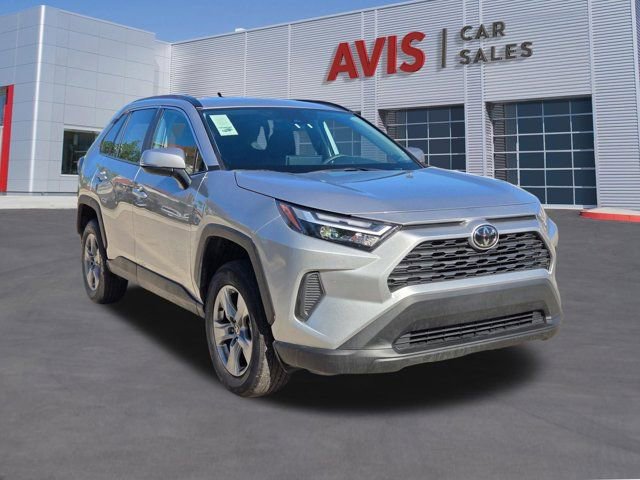 Used 2025 Toyota RAV4 XLE image 3