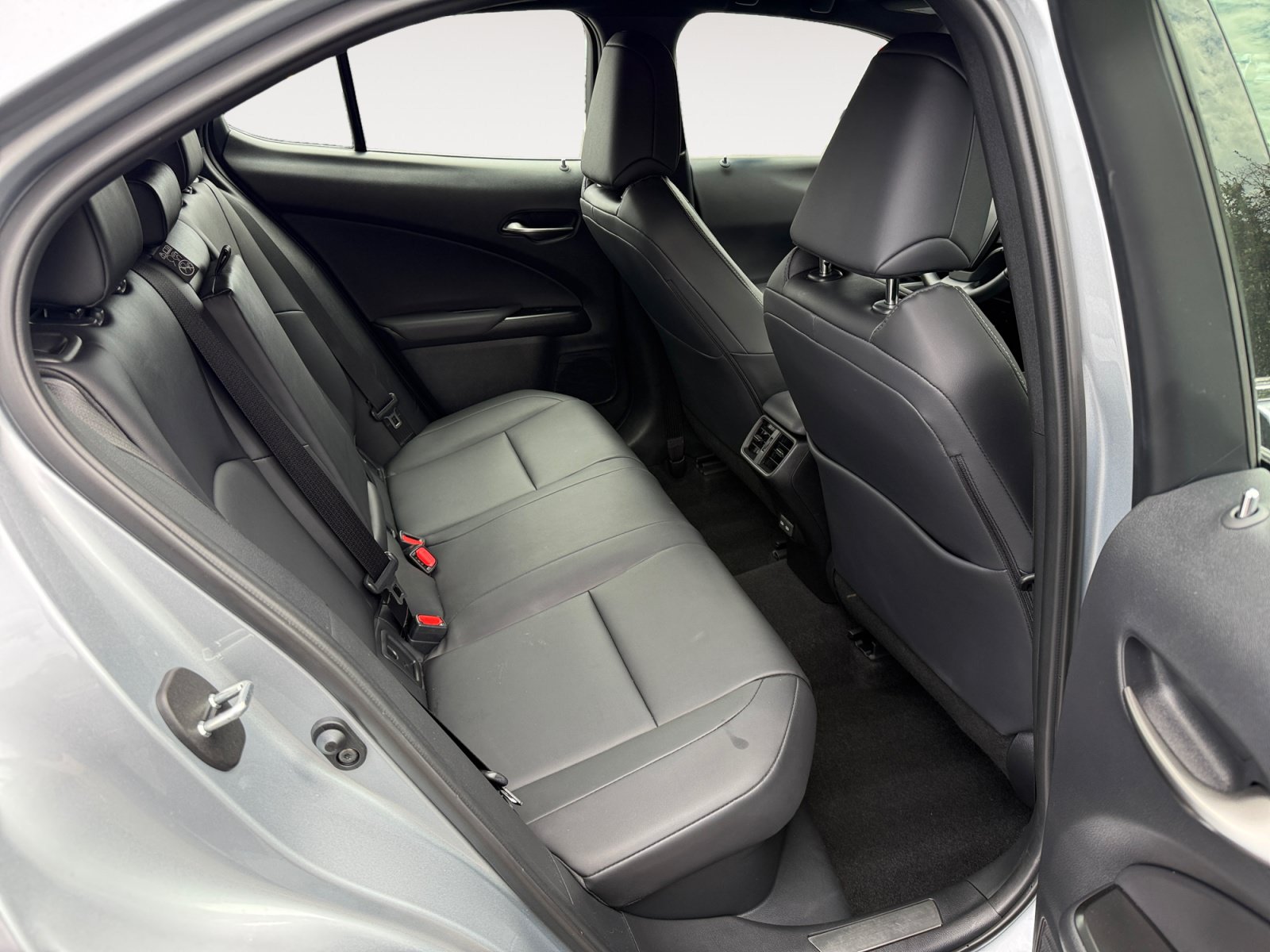 Used 2025 Lexus UX 300h FWD w/ Accessory Package (Z2) image 18