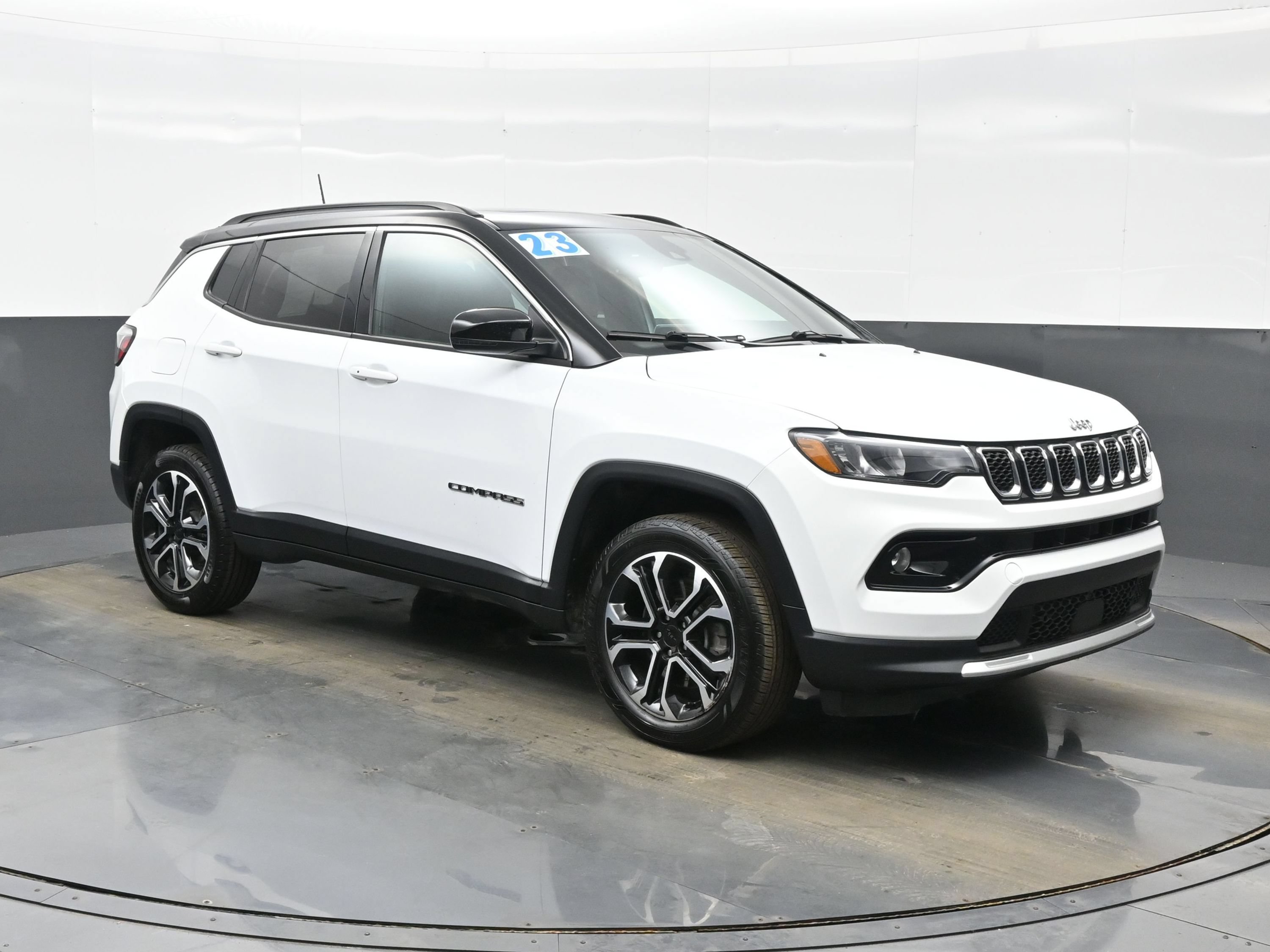 Used 2023 Jeep Compass Limited w/ Sun and Sound Group AWD/4WD image 11