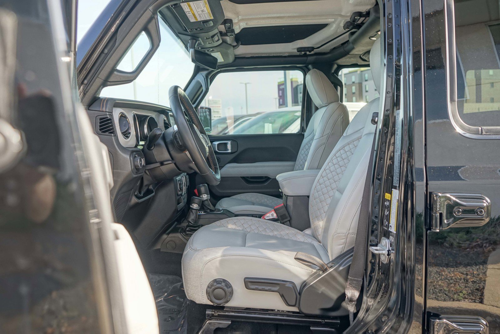 Used 2022 Jeep Wrangler Unlimited Sahara image 13