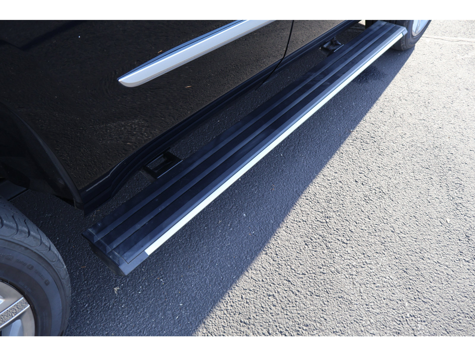 Used 2019 Cadillac Escalade Premium Luxury RWD image 17
