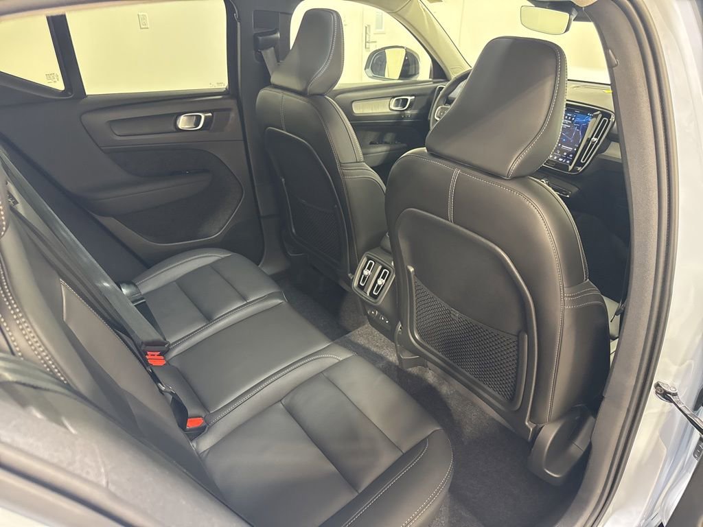 Used 2026 Volvo XC40 B5 Plus w/ Protection Package Premier AWD/4WD image 24
