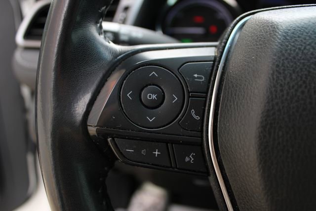 Used 2019 Toyota Camry SE w/ Sunroof Package image 8