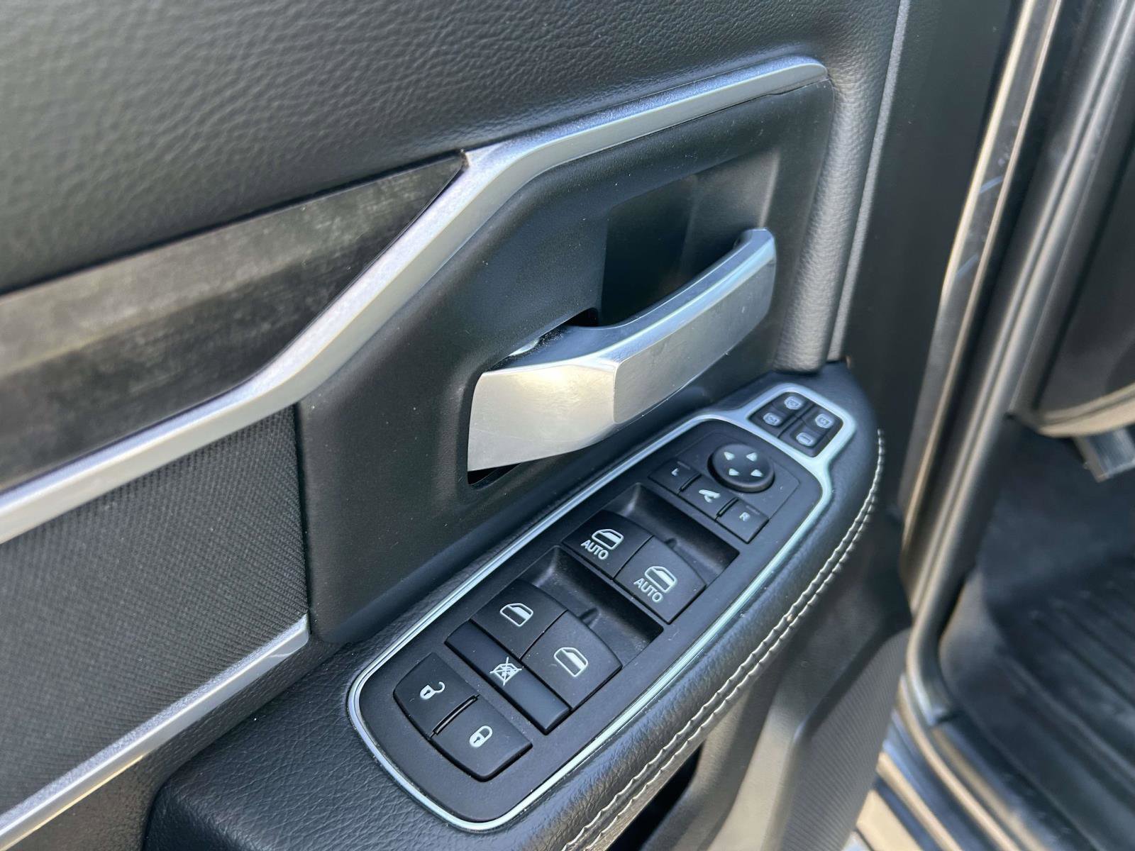 Used 2024 RAM 2500 Big Horn w/ Sport Appearance Package image 16