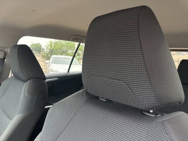 Used 2022 Toyota RAV4 LE FWD image 9