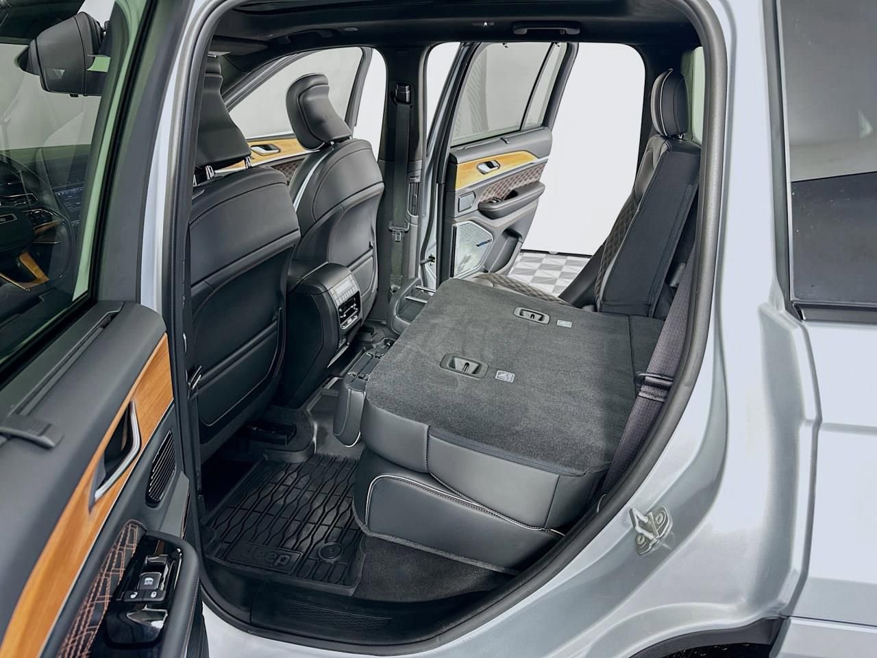 Used 2022 Jeep Grand Cherokee Summit image 35