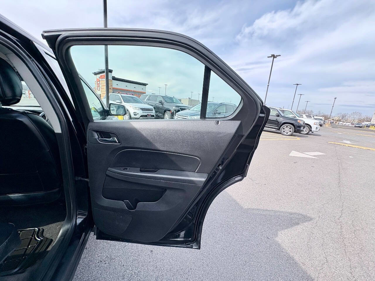 Used 2017 Chevrolet Equinox LS image 33