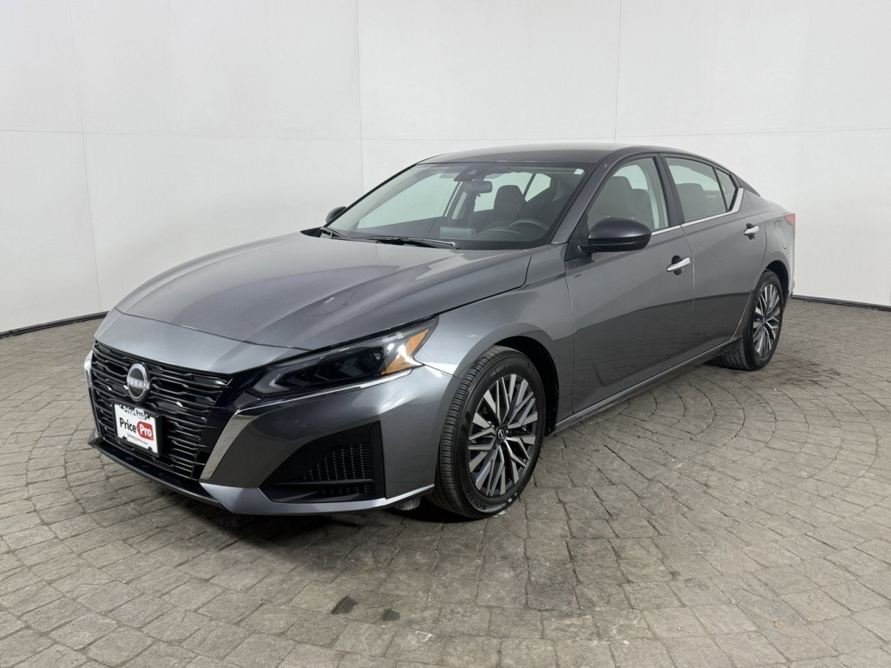 Used 2025 Nissan Altima 2.5 SV image 3