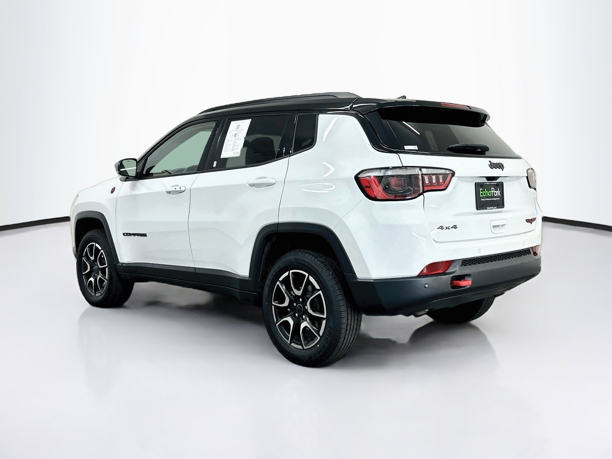 Used 2025 Jeep Compass Trailhawk AWD/4WD image 5