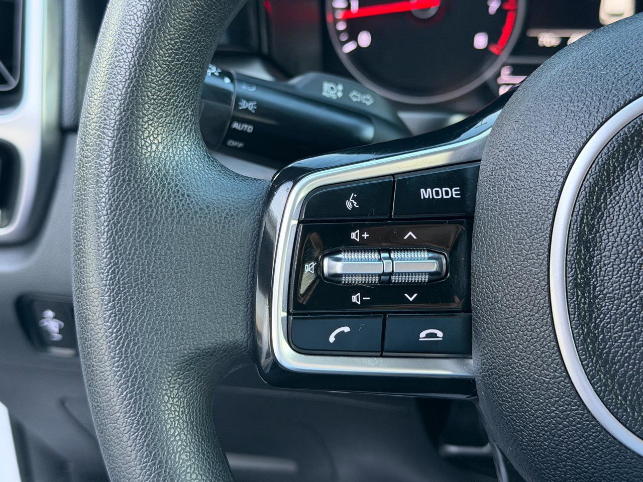 Used 2021 Kia Sorento LX FWD image 15