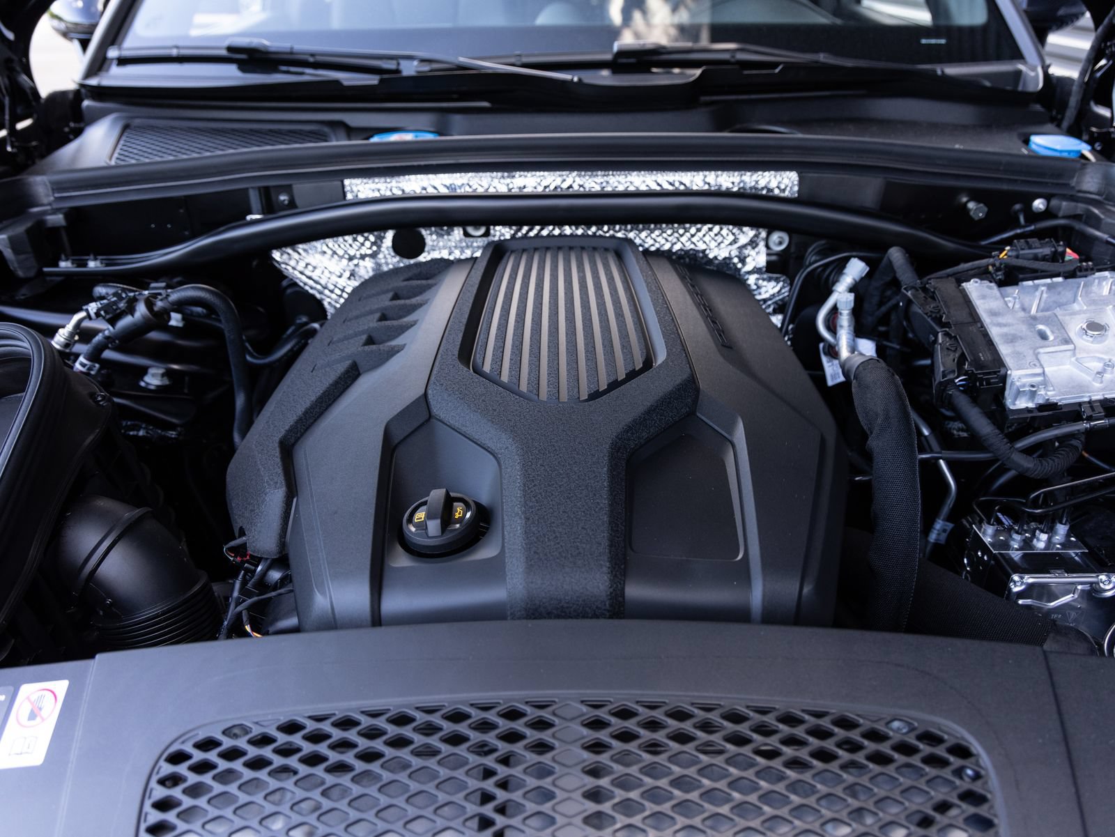 Certified 2026 Porsche Macan AWD/4WD image 35