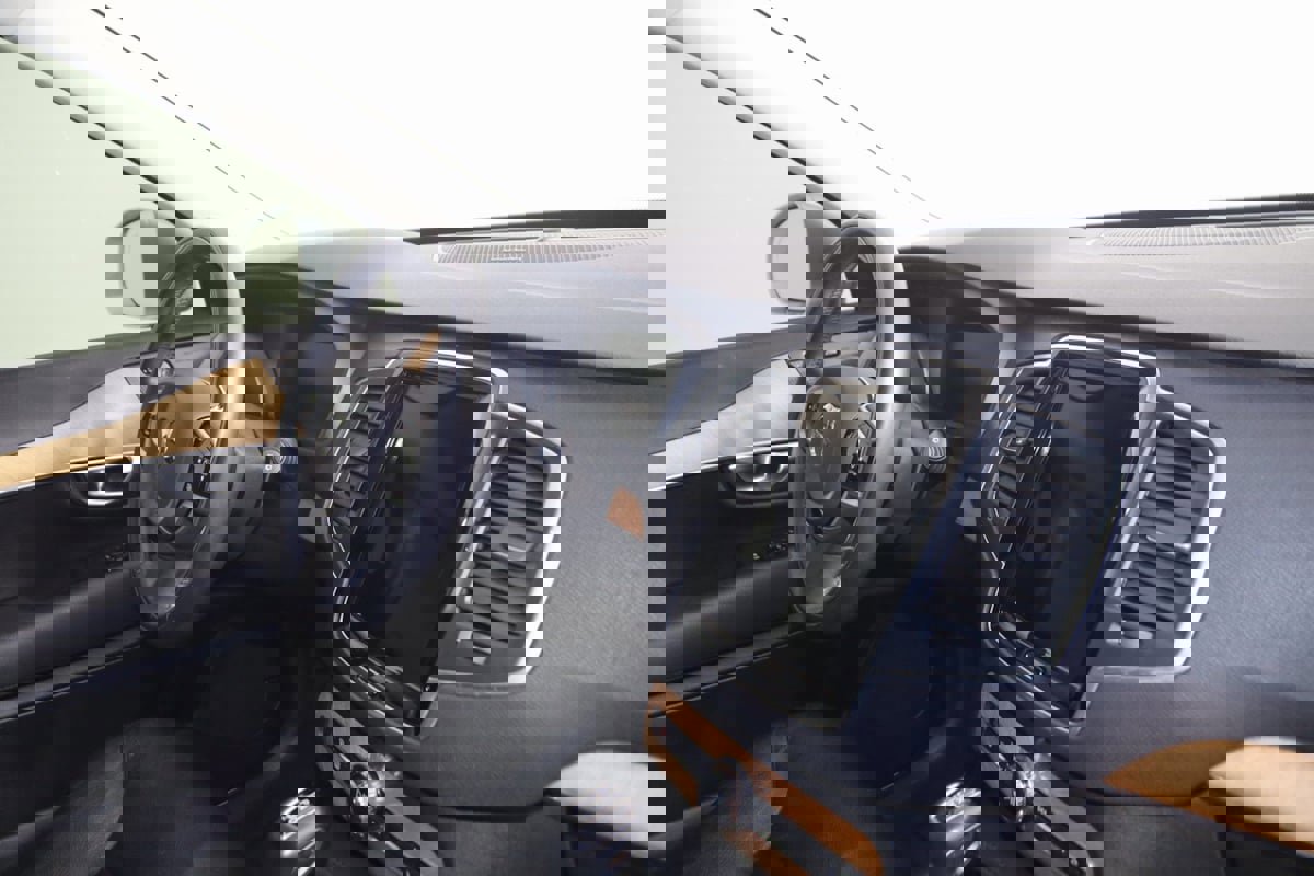 Used 2022 Volvo XC90 T6 Momentum w/ Climate Package image 46