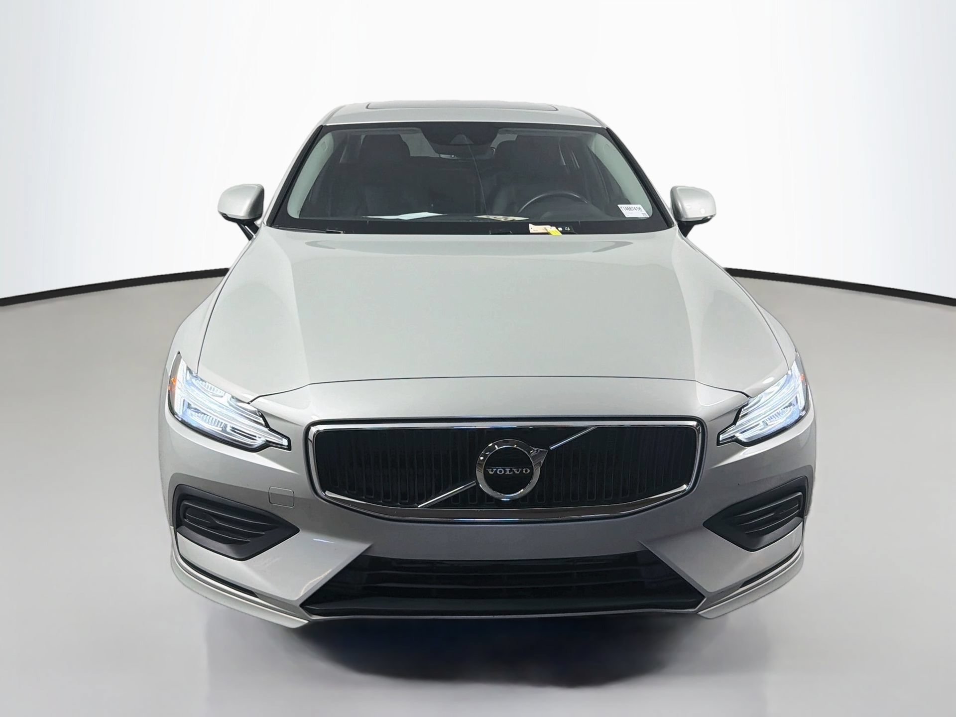 Used 2019 Volvo S60 T5 Momentum w/ Multimedia Package FWD image 2