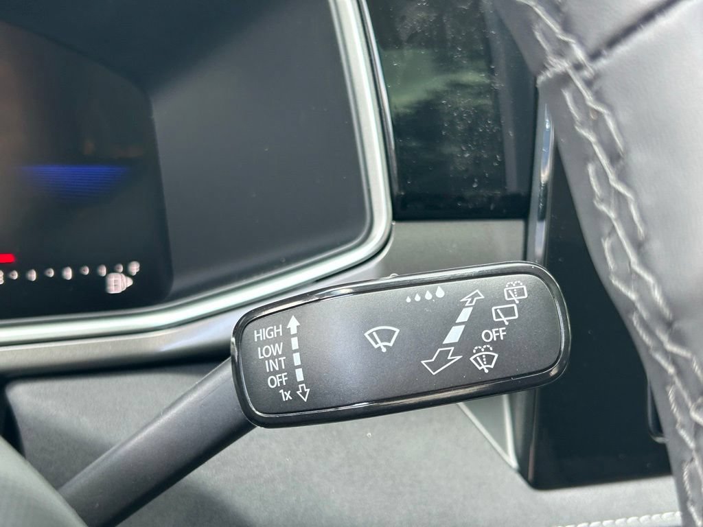 New 2026 Volkswagen Taos SE FWD image 25
