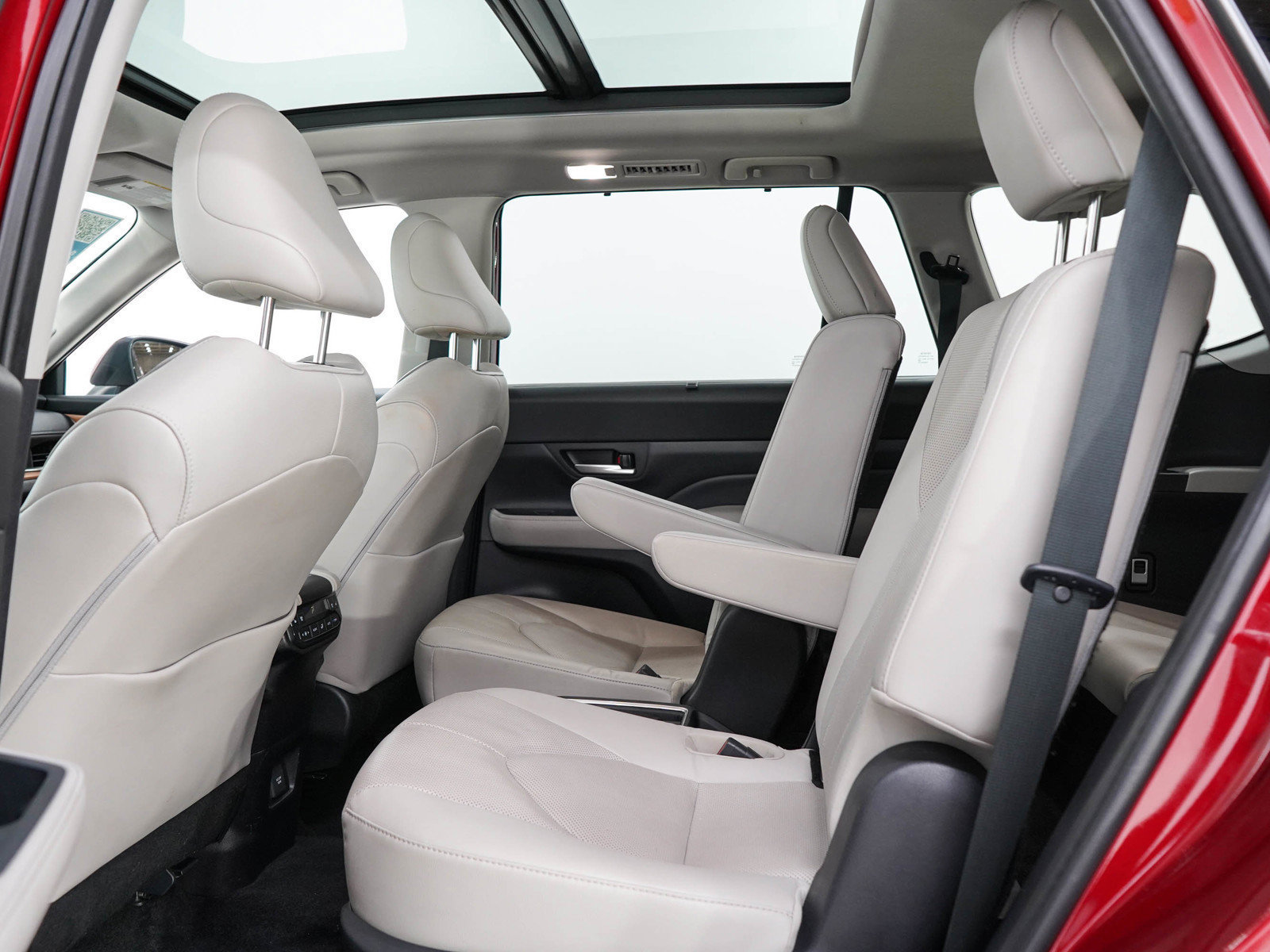 Used 2025 Toyota Grand Highlander AWD image 18