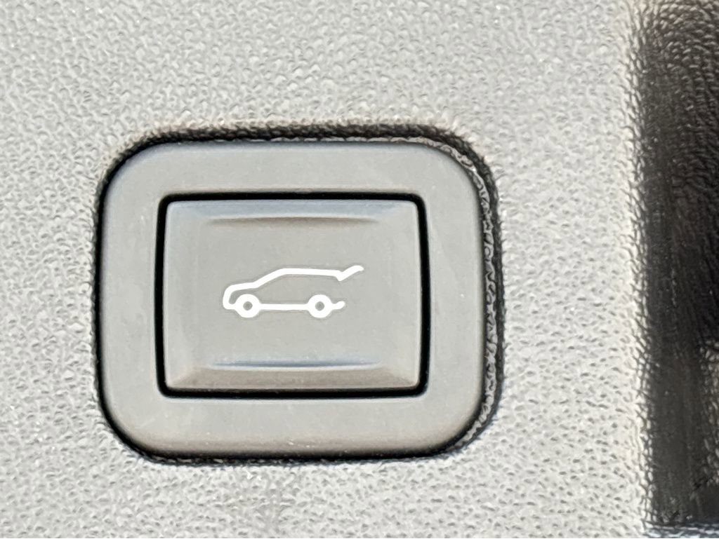 Used 2024 Chevrolet Equinox LT FWD image 23